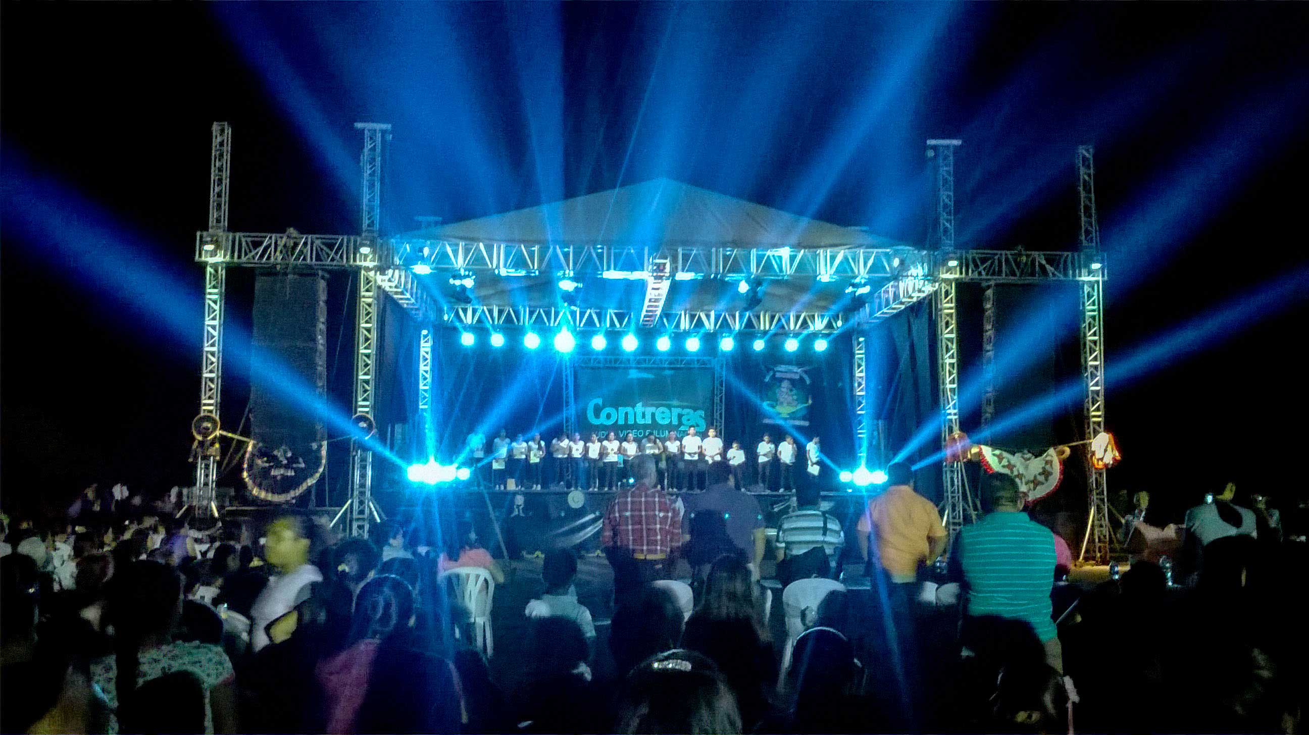 Ballet Xochipilli recibiendo reconocimiento en su aniversario del año 2016